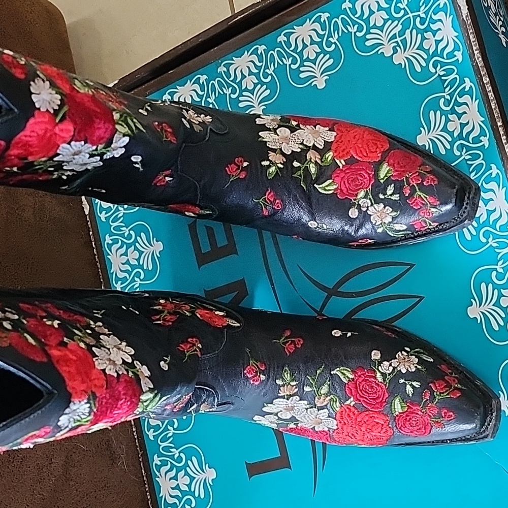 Lane !!Gorgeous!! Red Rose Western Boots, Size 9B - Picture 3 of 14